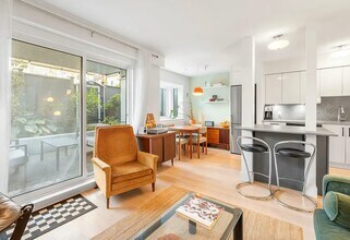 2133 Dundas St in Vancouver, BC - Building Photo - Building Photo