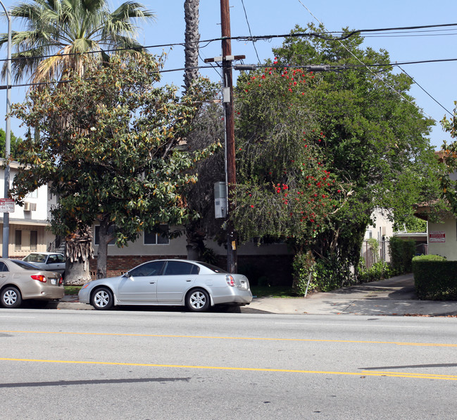 Gunst Apartment Complex in Sherman Oaks, CA - Building Photo - Building Photo