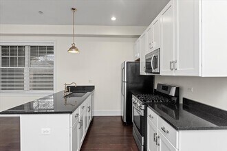 2500 Green Bay Rd in Evanston, IL - Building Photo - Building Photo