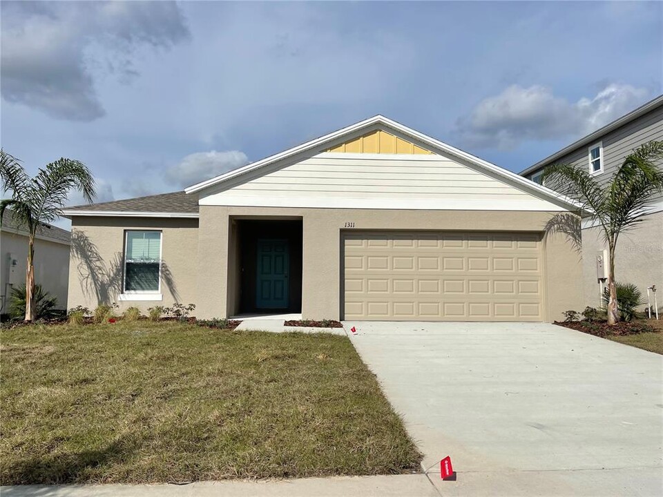 1311 Axel Cir in Winter Haven, FL - Foto de edificio