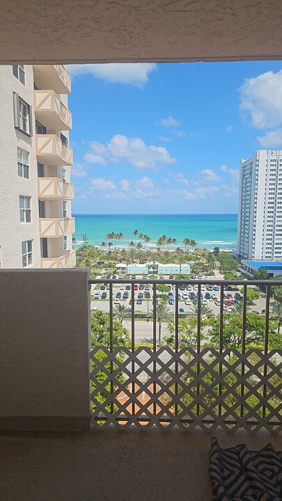 1865 S Ocean Dr, Unit Condominium in Hallandale Beach, FL - Building Photo