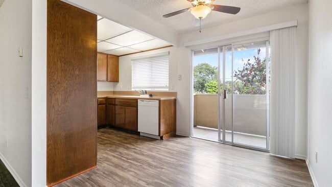 Garrett Gardens in Chula Vista, CA - Building Photo - Building Photo