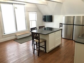 68 Gilman St in Portland, ME - Building Photo - Building Photo