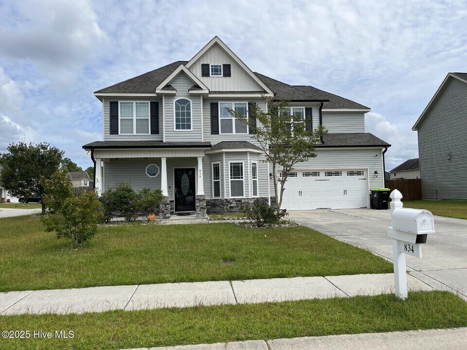 834 Solomon Dr in Jacksonville, NC - Foto de edificio