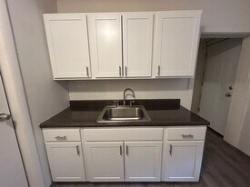 77 Bates St in Pittsburgh, PA - Building Photo