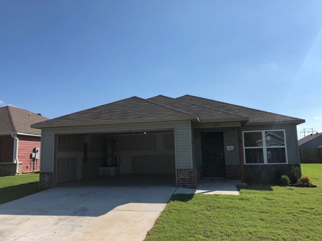 1296 S Springfield Dr in Fayetteville, AR - Building Photo - Building Photo