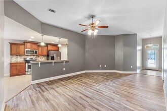 227 January Ct in Crestview, FL - Foto de edificio - Building Photo