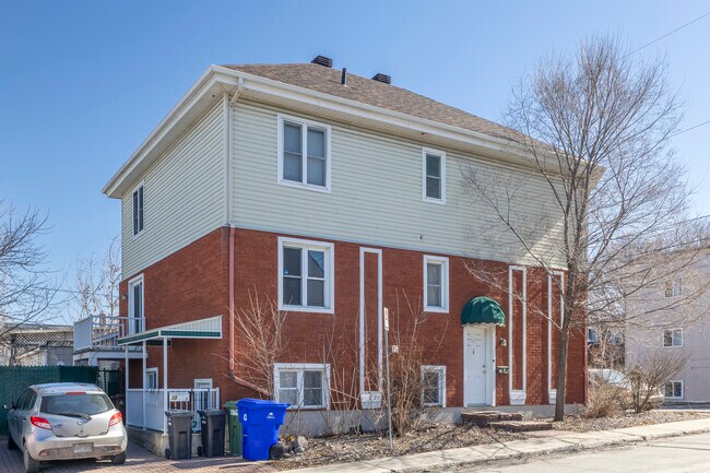 21 Saint-Étienne St in Gatineau, QC - Building Photo - Building Photo