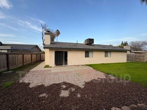 1901 W Oriole Ave in Visalia, CA - Building Photo - Building Photo