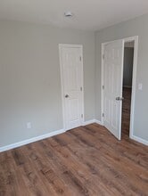 429 Tolland Turnpike, Unit 1 in Willington, CT - Foto de edificio - Building Photo