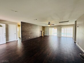 800 Vincent Way in Las Vegas, NV - Building Photo - Building Photo