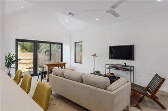 1801 Tillery St in Austin, TX - Building Photo - Building Photo