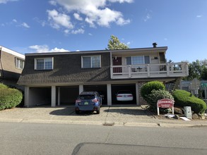 Stoneridge Townhomes in Bellevue, WA - Building Photo - Other