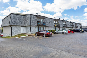 Garden View Terrace Apartments in Nashville, TN - Foto de edificio - Building Photo