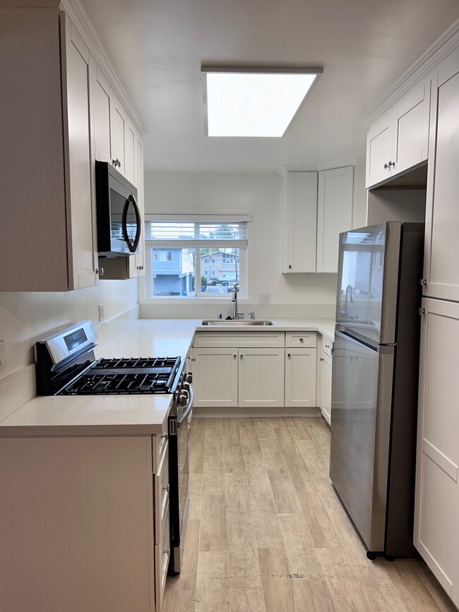 12012 Washington Pl, Unit 8 in Los Angeles, CA - Building Photo - Building Photo