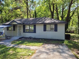 240 Wadley St NW in Atlanta, GA - Building Photo