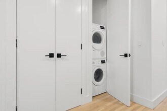 425 Amsterdam Ave, Unit 2SA in New York, NY - Foto de edificio - Building Photo