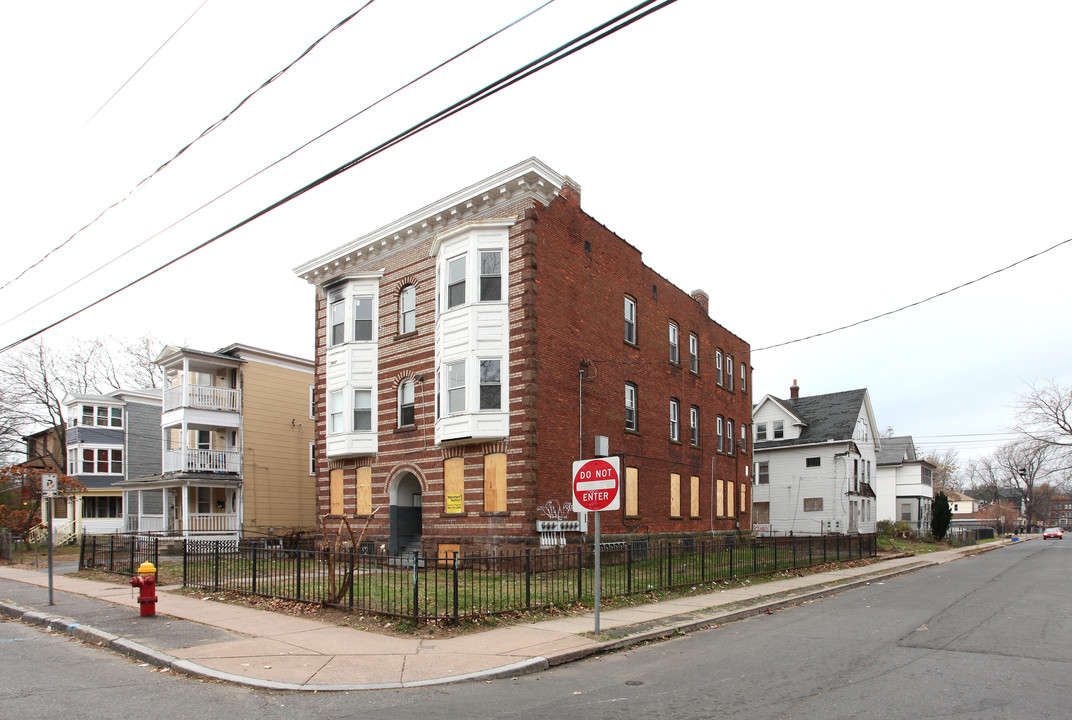 131 Clark St in Hartford, CT - Foto de edificio