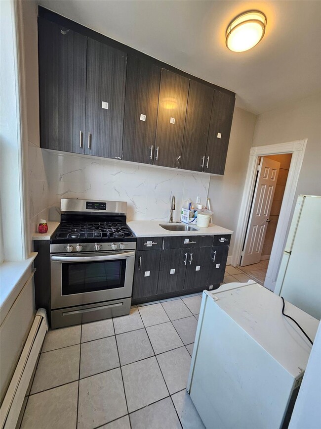 180 Jericho Turnpike in Floral Park, NY - Building Photo - Building Photo