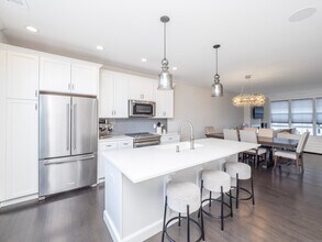 143 Brentwood Cir in Danbury, CT - Building Photo - Building Photo
