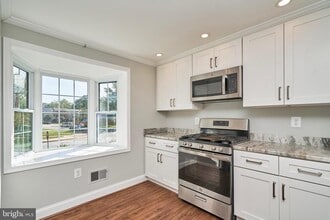 8076 St Annes Ct in Alexandria, VA - Building Photo - Building Photo