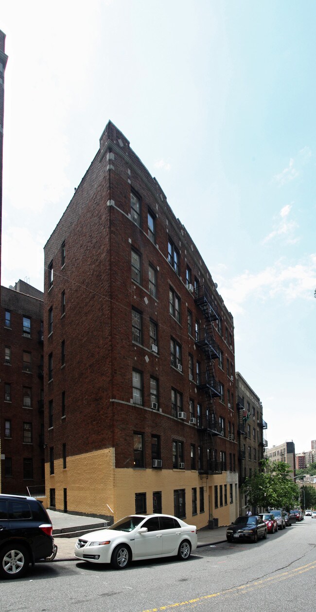 10-22 Fairview Ave in New York, NY - Building Photo - Building Photo