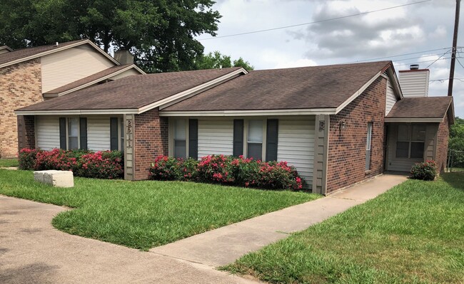 2611 Pecan Knoll St in Bryan, TX - Building Photo - Building Photo