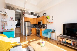 12 Stoneholm St, Unit 316 in Boston, MA - Foto de edificio - Building Photo