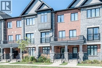 174 S Creek Dr in Kitchener, ON - Building Photo - Building Photo