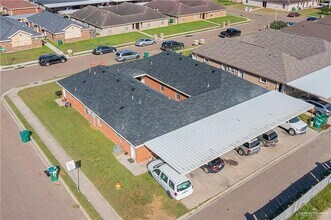 2100 N Paradise Dr in Pharr, TX - Building Photo - Building Photo