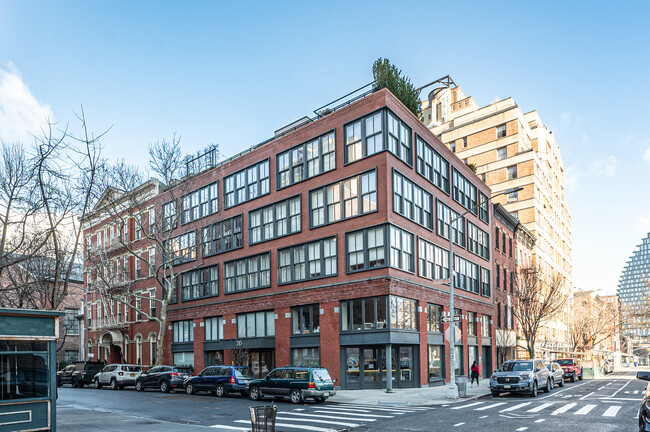 70 Henry St in Brooklyn, NY - Foto de edificio - Primary Photo