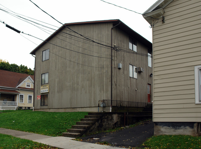 319 Park St in Syracuse, NY - Foto de edificio - Building Photo