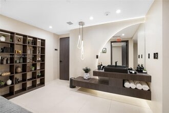15811 Collins Ave, Unit 507 in North Miami Beach, FL - Building Photo - Building Photo