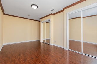 15017 Dickens St in Sherman Oaks, CA - Foto de edificio - Building Photo