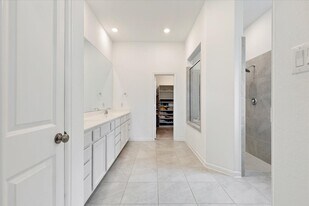 4912 Overland Hollow Dr in Rosenberg, TX - Building Photo