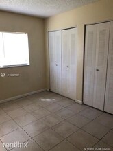1141 Lake Victoria Dr in Royal Palm Beach, FL - Foto de edificio - Building Photo