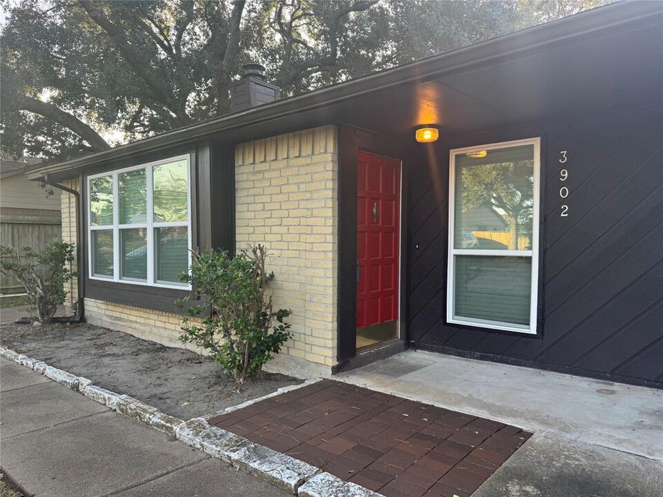 3902 Westmeadow Dr in Houston, TX - Building Photo