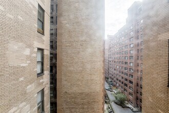 400 E 57th St in New York, NY - Foto de edificio - Building Photo