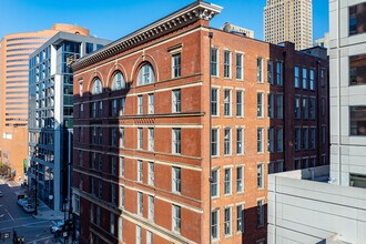 151 W 4th St in Cincinnati, OH - Building Photo - Building Photo