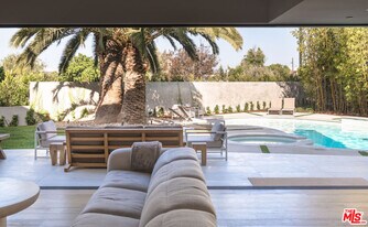 606 N Ardmore Ave in Manhattan Beach, CA - Building Photo