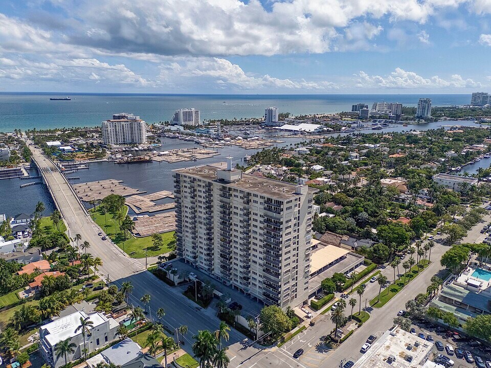 2500 E Las Olas Blvd in Fort Lauderdale, FL - Building Photo