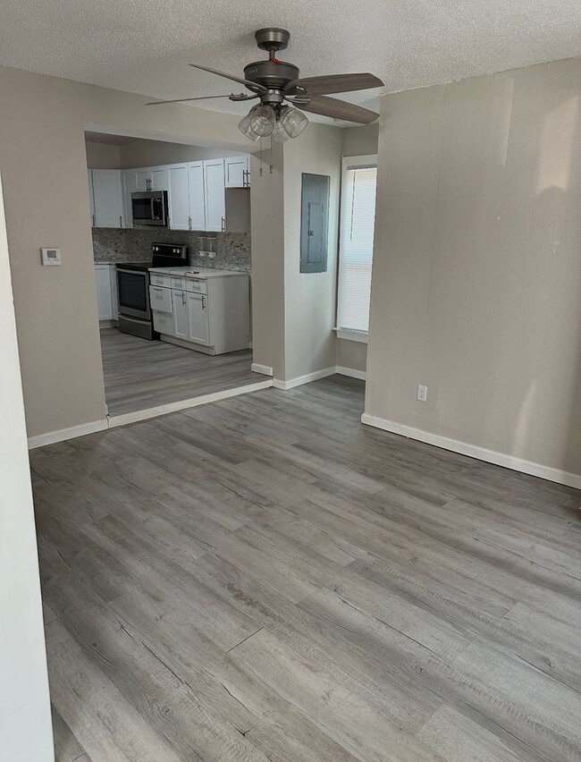 2529 Poplar Ave in Kansas City, MO - Foto de edificio - Building Photo