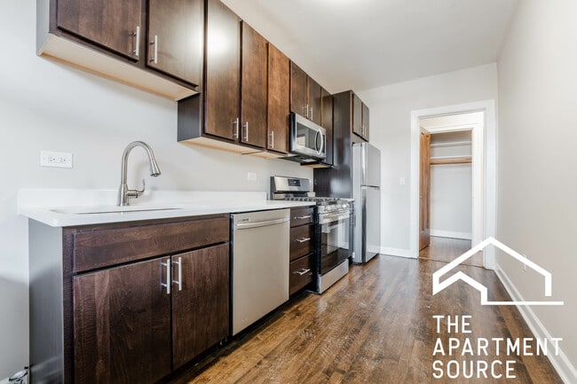 1606 W Berwyn Ave, Unit 2