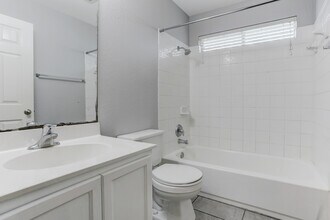 211 Hyltin St in Hutto, TX - Building Photo - Building Photo