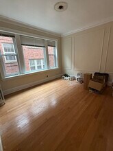 2042 W Farragut Ave-Unit -2S in Chicago, IL - Building Photo - Building Photo
