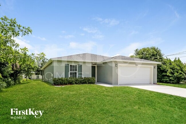 309 NW Granadeer St in Port St. Lucie, FL - Building Photo - Building Photo