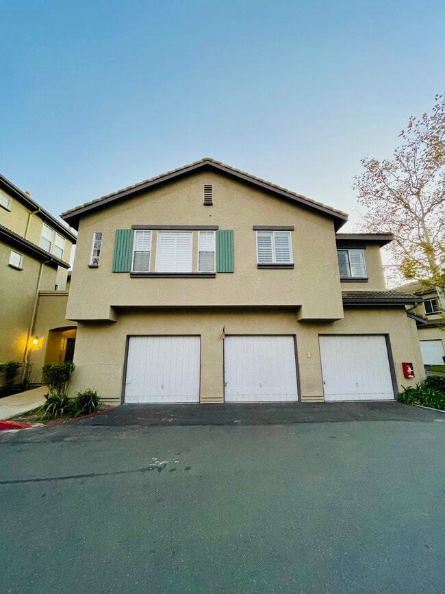 40 Mesquite in Trabuco Canyon, CA - Foto de edificio - Building Photo