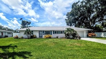3236 S Lockwood Ridge Rd in Sarasota, FL - Building Photo