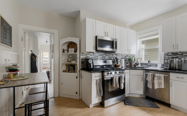 19 Malvern Ave, Unit 2 in Somerville, MA - Building Photo - Building Photo