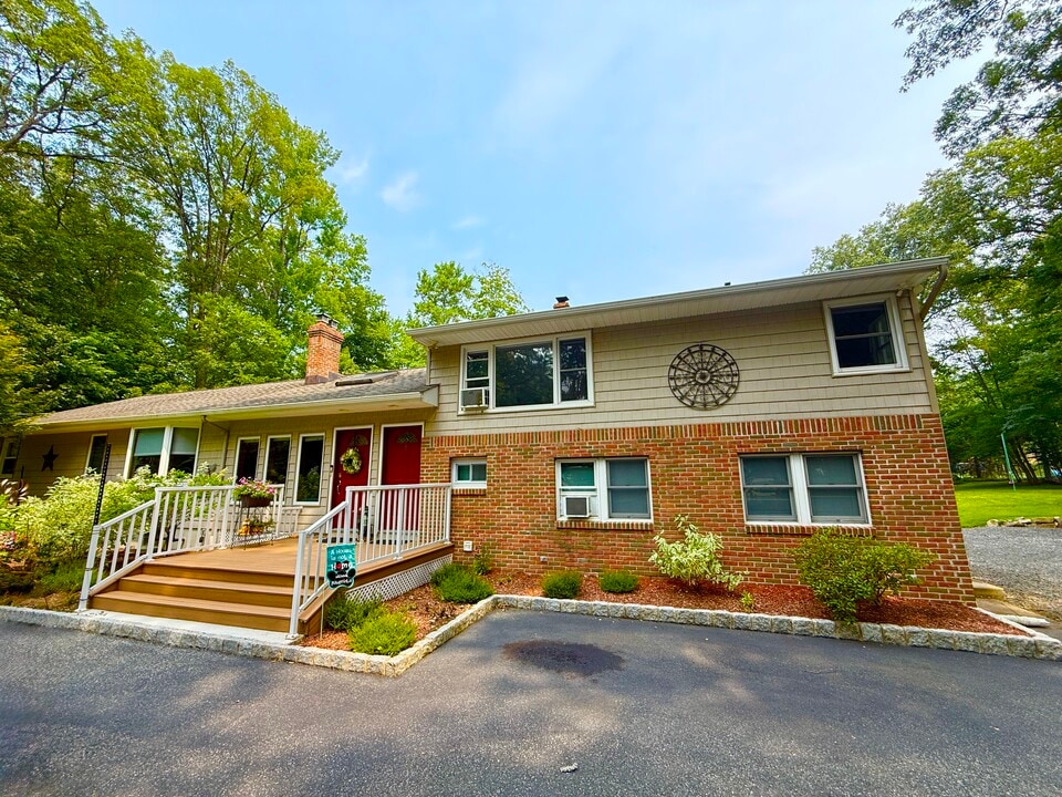 210 Conklintown Rd, Unit B in Ringwood, NJ - Building Photo